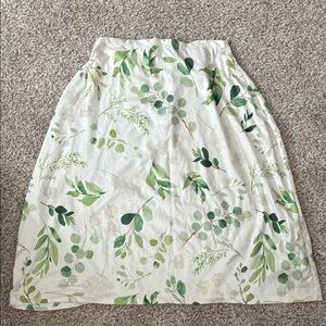 Floral Green and White Nursing Cover